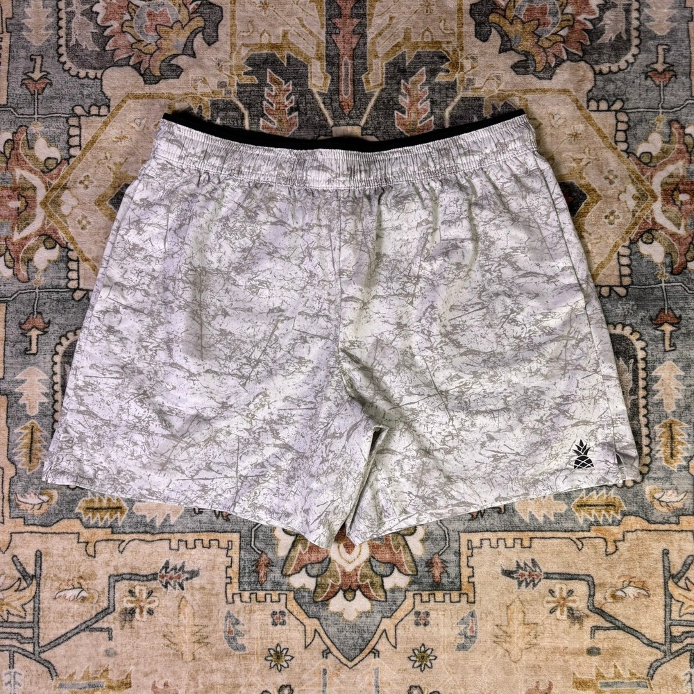 Chubbies Everywear Shorts Mens Medium 5.5 Inch Inseam Gray Marble Print Athletic